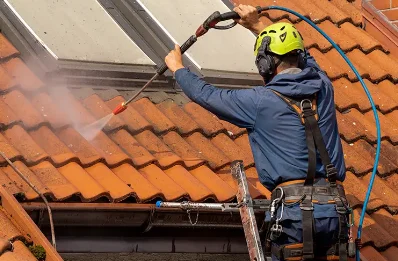 Démoussage et hydrofuge de toiture à Montret